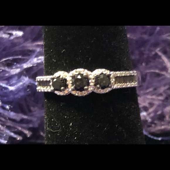 Jewelry - Antique white gold ring 3 rare black natural diamonds and white diamonds ring